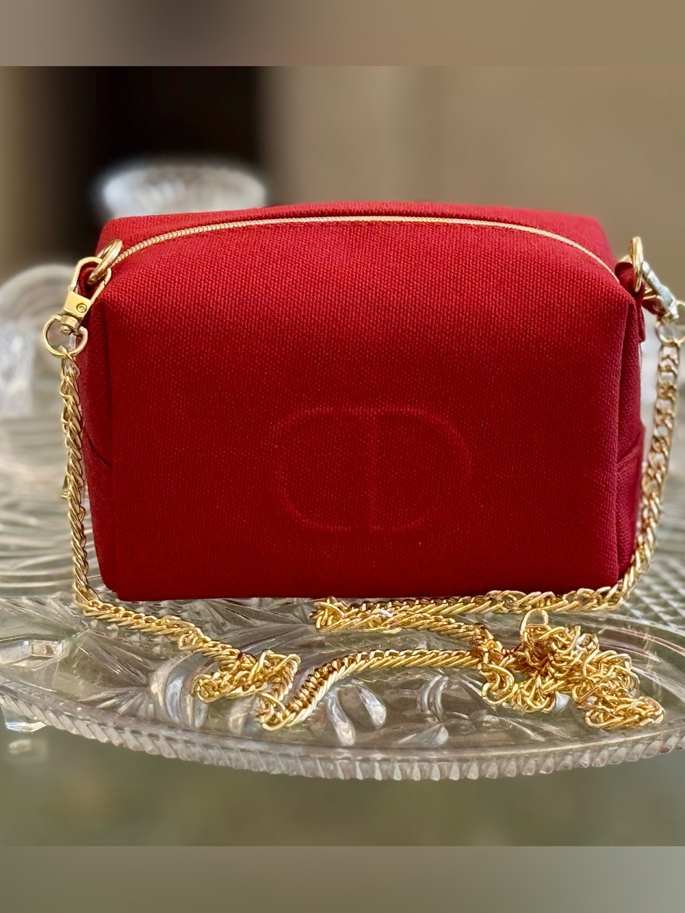 DIOR Beautiful Red Cosmetic Bag with stunning Gold Chain Attached Crossbody - Picture 14 of 16